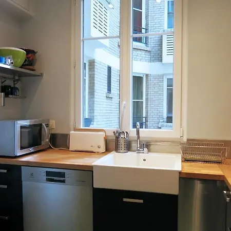 Charme Vaugirard Procession Citycosy