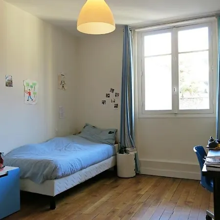 Charme Vaugirard Procession Citycosy