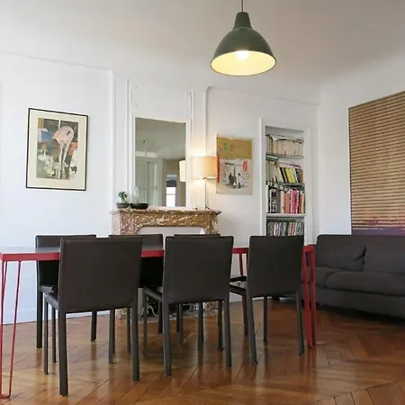 Charme Vaugirard Procession Citycosy Paris