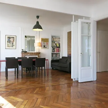 Charme Vaugirard Procession Citycosy * Paris