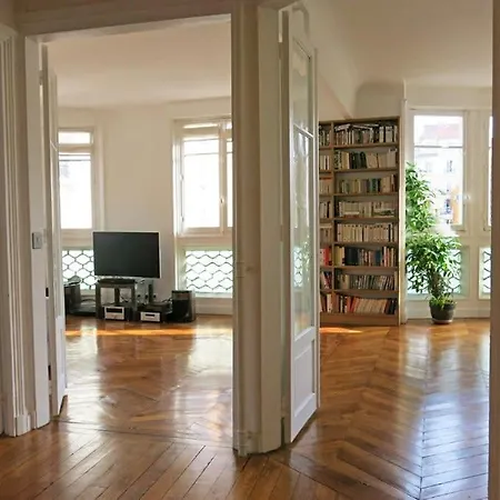 Charme Vaugirard Procession Citycosy Paris